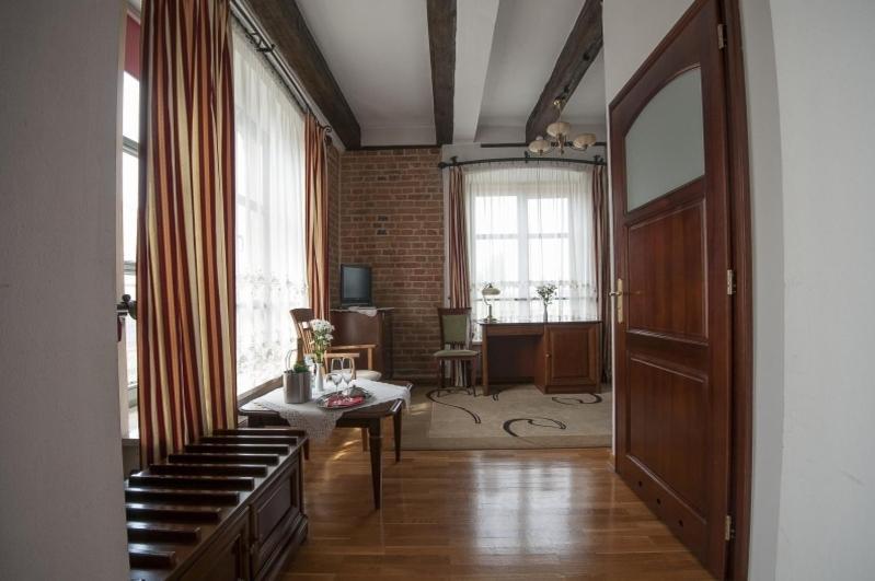 Hotel Restauracja Pod Parowozem Ostrowiec Swietokrzyski Bagian luar foto