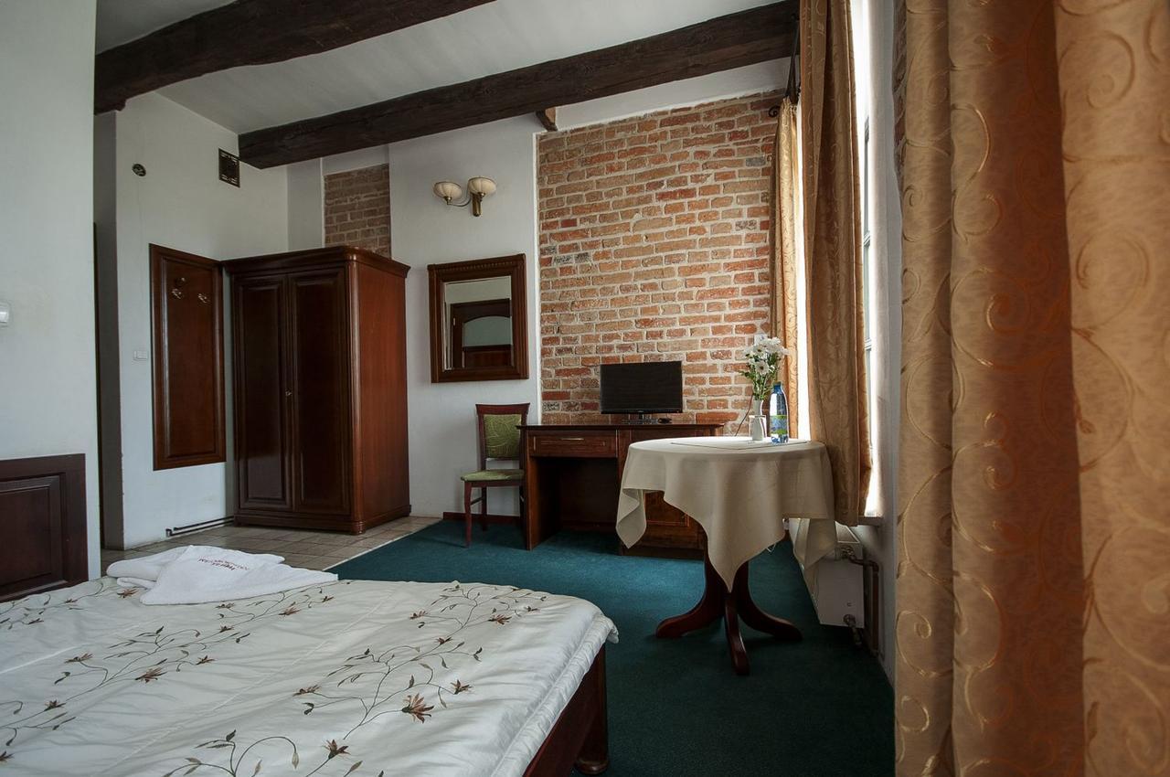 Hotel Restauracja Pod Parowozem Ostrowiec Swietokrzyski Bagian luar foto