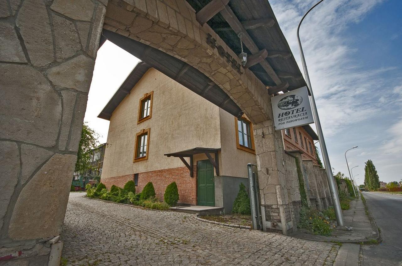 Hotel Restauracja Pod Parowozem Ostrowiec Swietokrzyski Bagian luar foto