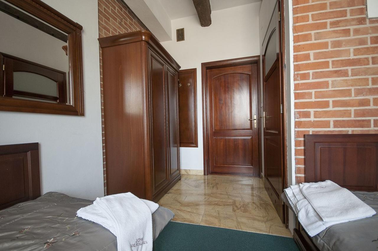 Hotel Restauracja Pod Parowozem Ostrowiec Swietokrzyski Bagian luar foto