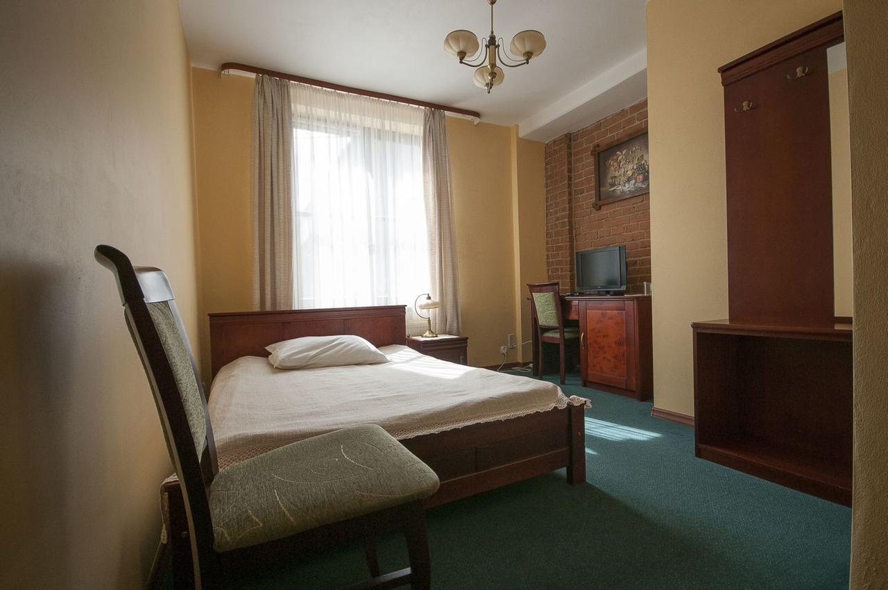 Hotel Restauracja Pod Parowozem Ostrowiec Swietokrzyski Bagian luar foto