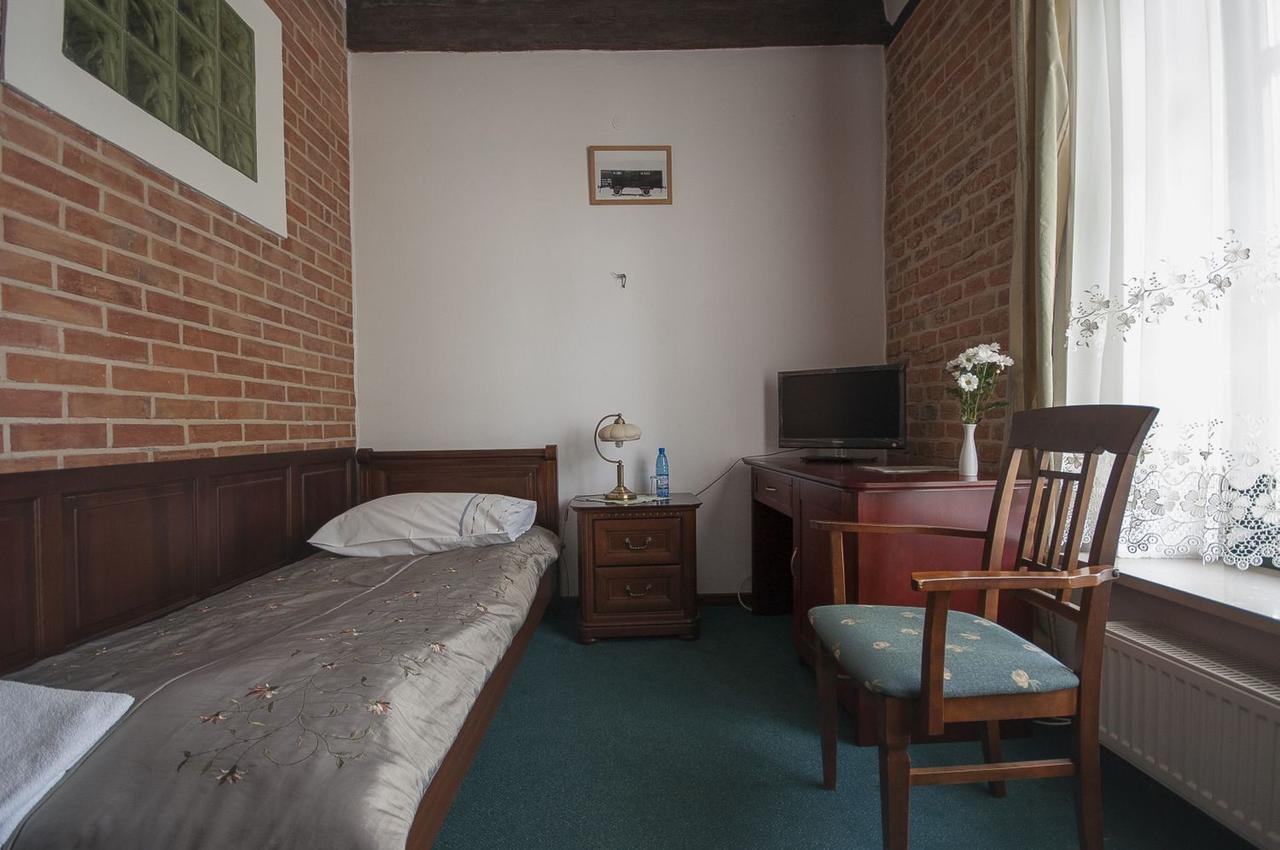 Hotel Restauracja Pod Parowozem Ostrowiec Swietokrzyski Bagian luar foto