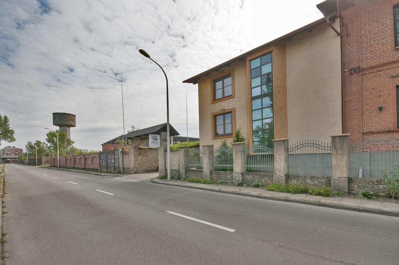 Hotel Restauracja Pod Parowozem Ostrowiec Swietokrzyski Bagian luar foto
