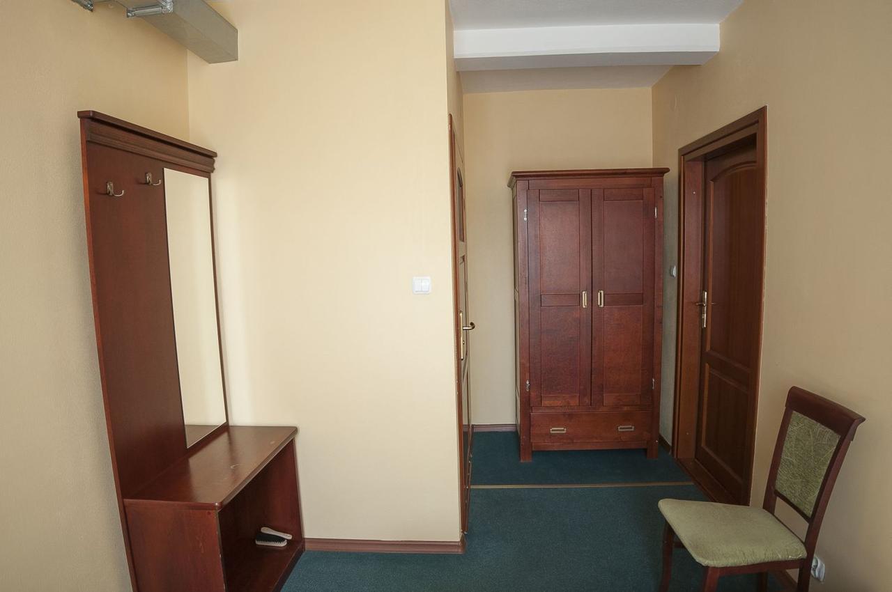 Hotel Restauracja Pod Parowozem Ostrowiec Swietokrzyski Bagian luar foto