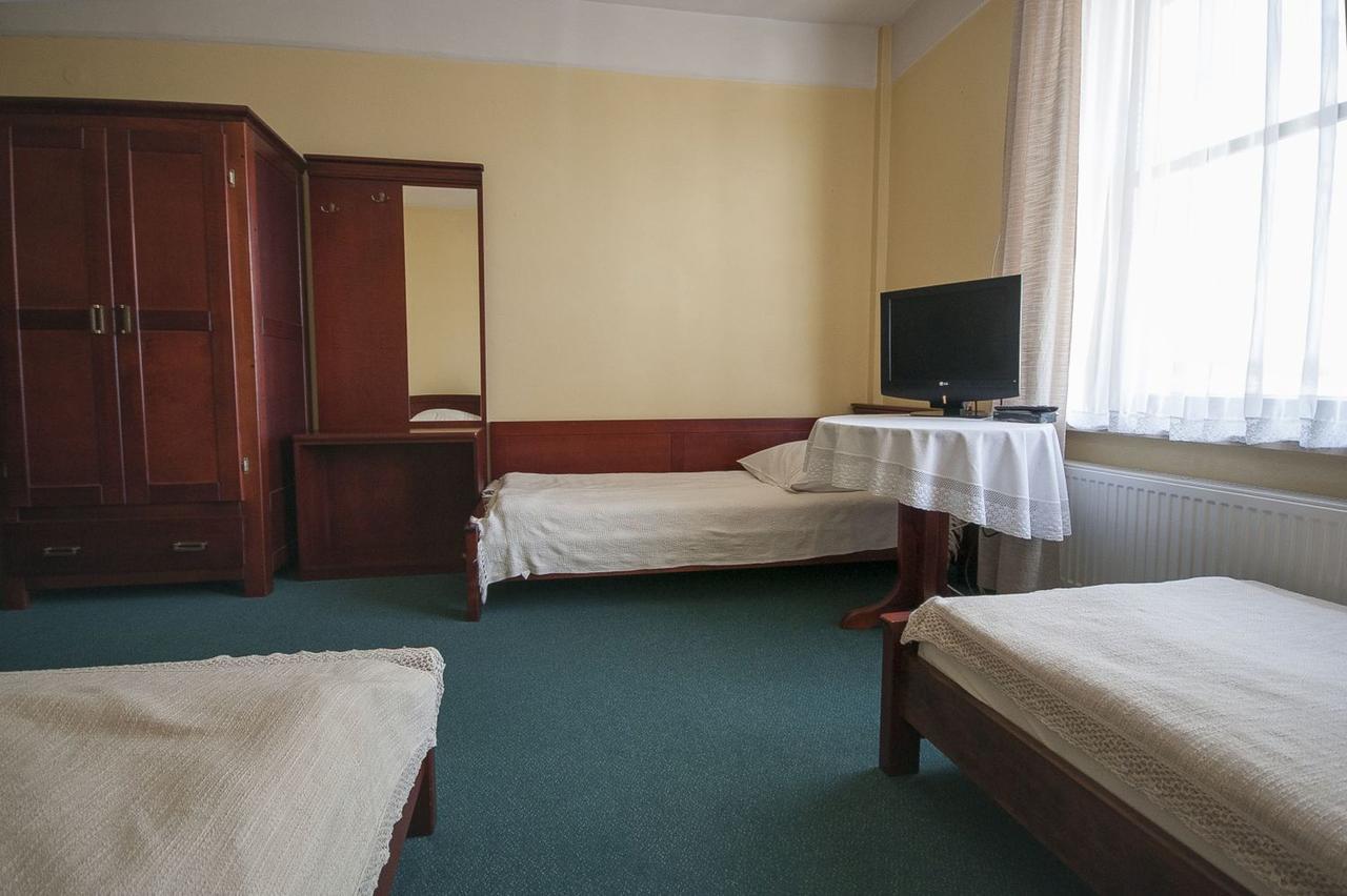 Hotel Restauracja Pod Parowozem Ostrowiec Swietokrzyski Bagian luar foto