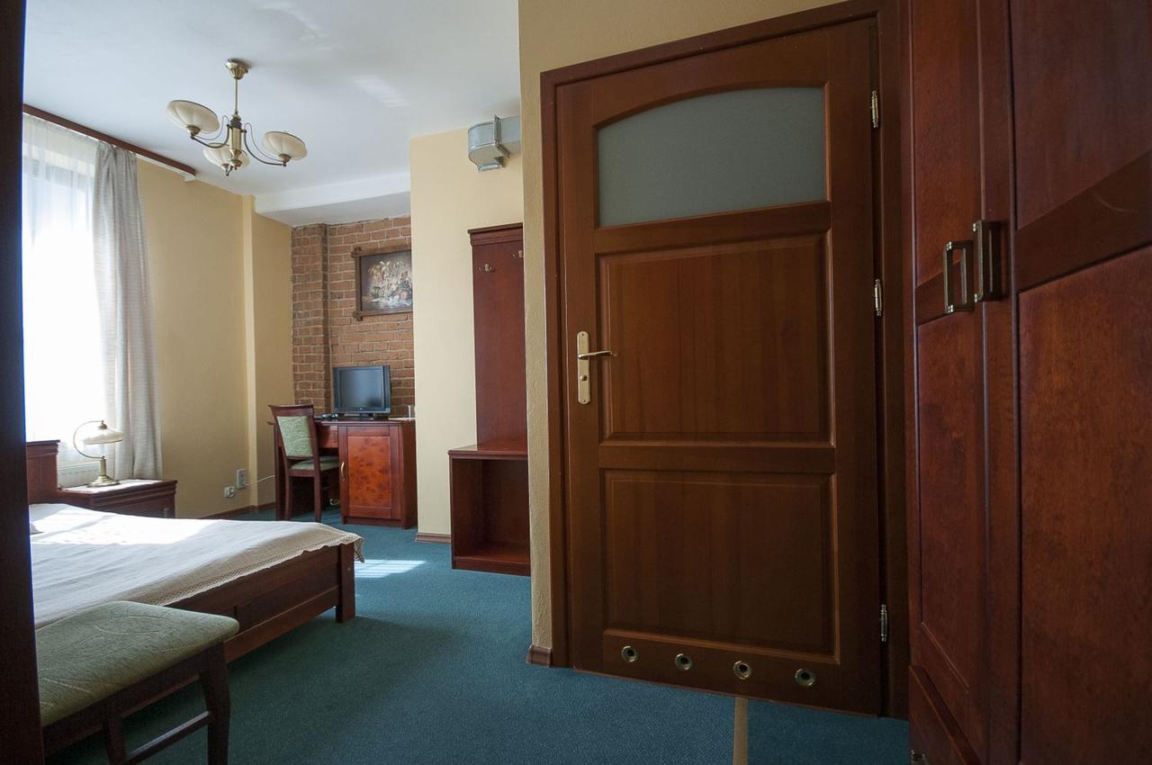 Hotel Restauracja Pod Parowozem Ostrowiec Swietokrzyski Bagian luar foto